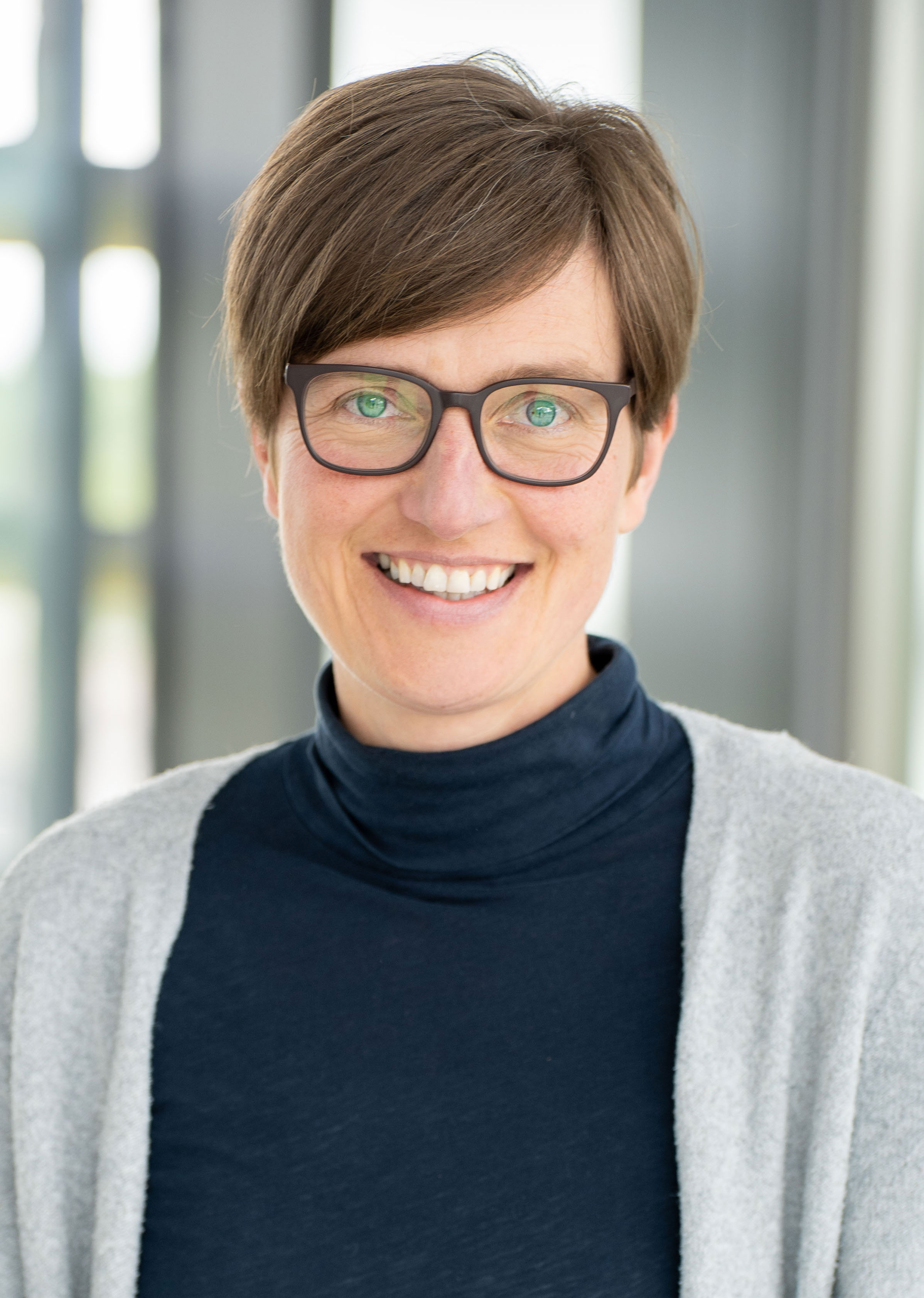 Dr. Conny Clausen Dr. Conny Clausen