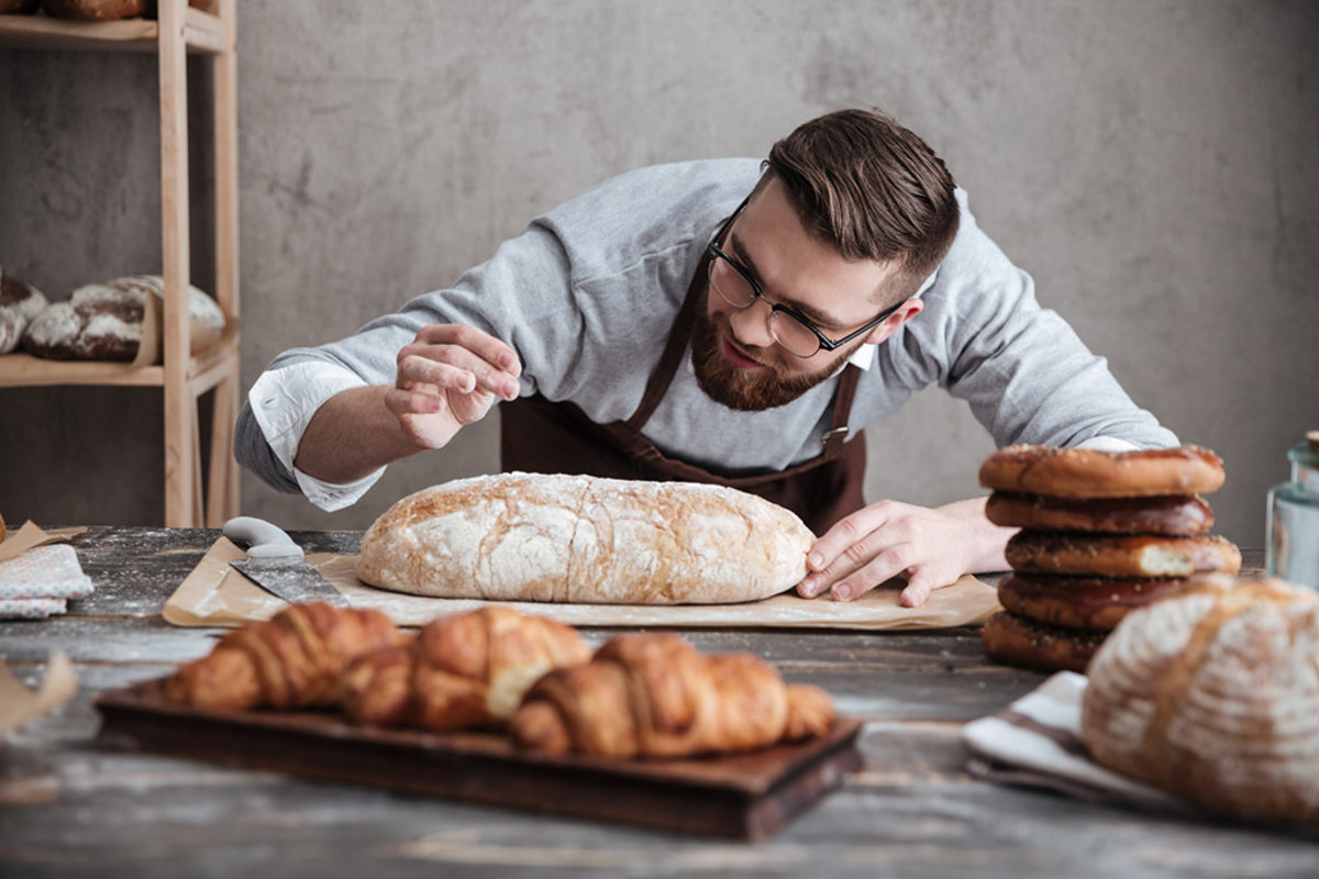 Picture of young concentrated man baker standing at bakery near bread. Looking aside. Schlagwort(e): adult, apron, baker, bakery, baking, bearded, bread, brown, caucasian, chef, day, flavor, flour, food, fresh, holding, indoors, industry, job, kitchen, loaf, male, man, mess, natural, occupation, organic, positive, preparation, product, profession, professional, staff, standing, uniform, work, worker, concentrated, aside, looking, adult, apron, baker, bakery, baking, bearded, bread, brown, caucasian, chef, day, flavor, flour, food, fresh, holding, indoors, industry, job, kitchen, loaf, male, man, mess, natural, occupation, organic, positive, preparation, product, profession, professional, staff, standing, uniform, work, worker, concentrated, aside, looking